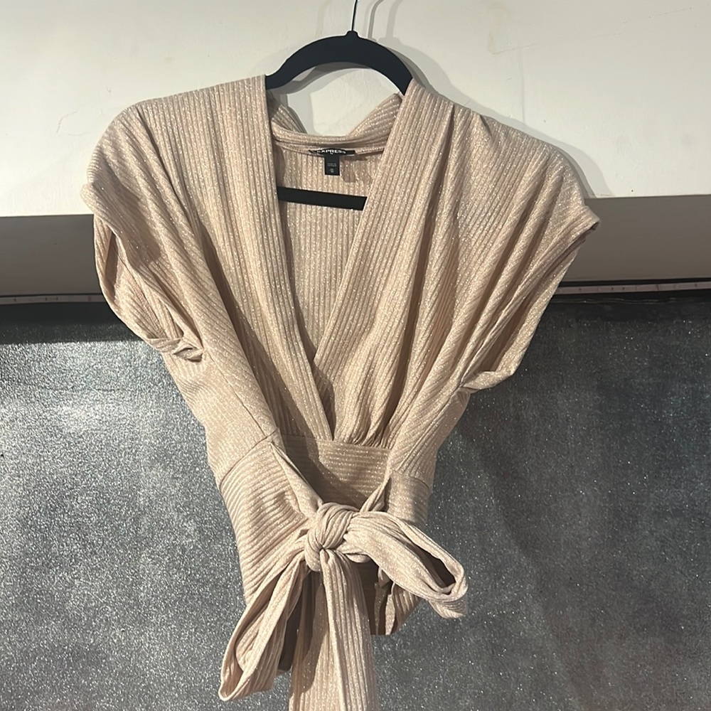 Express tie crop shirt
